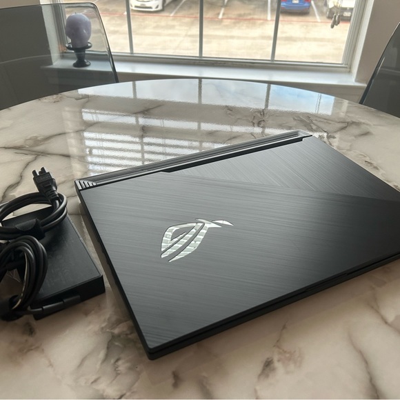 ASUS ROG GAMING LAPTOP (2019) - Picture 4 of 11